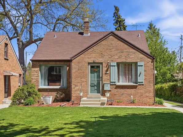 3852 S 1st STREET, Milwaukee, WI 53207