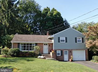 19 Wolf Rd, Akron, PA 17501