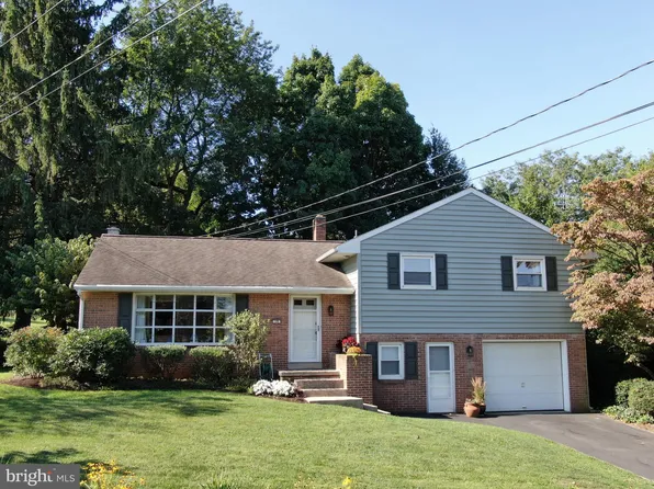 19 Wolf Rd, Akron, PA 17501