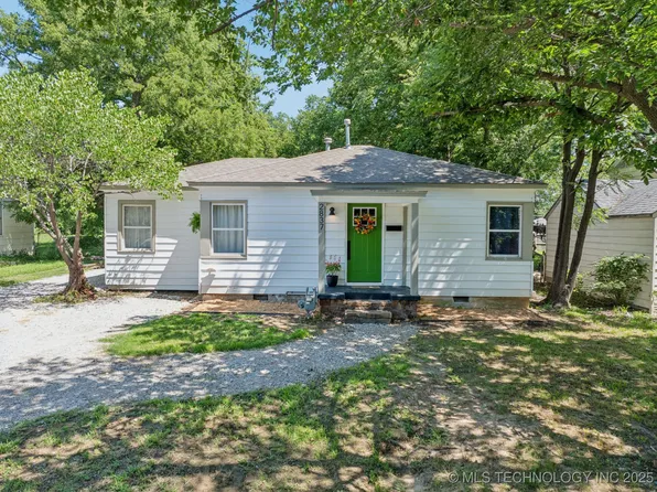 2837 E Admiral Ct, Tulsa, OK 74110