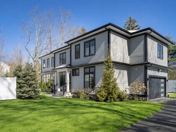 32 Lantern Ln, Wellesley, MA 02481