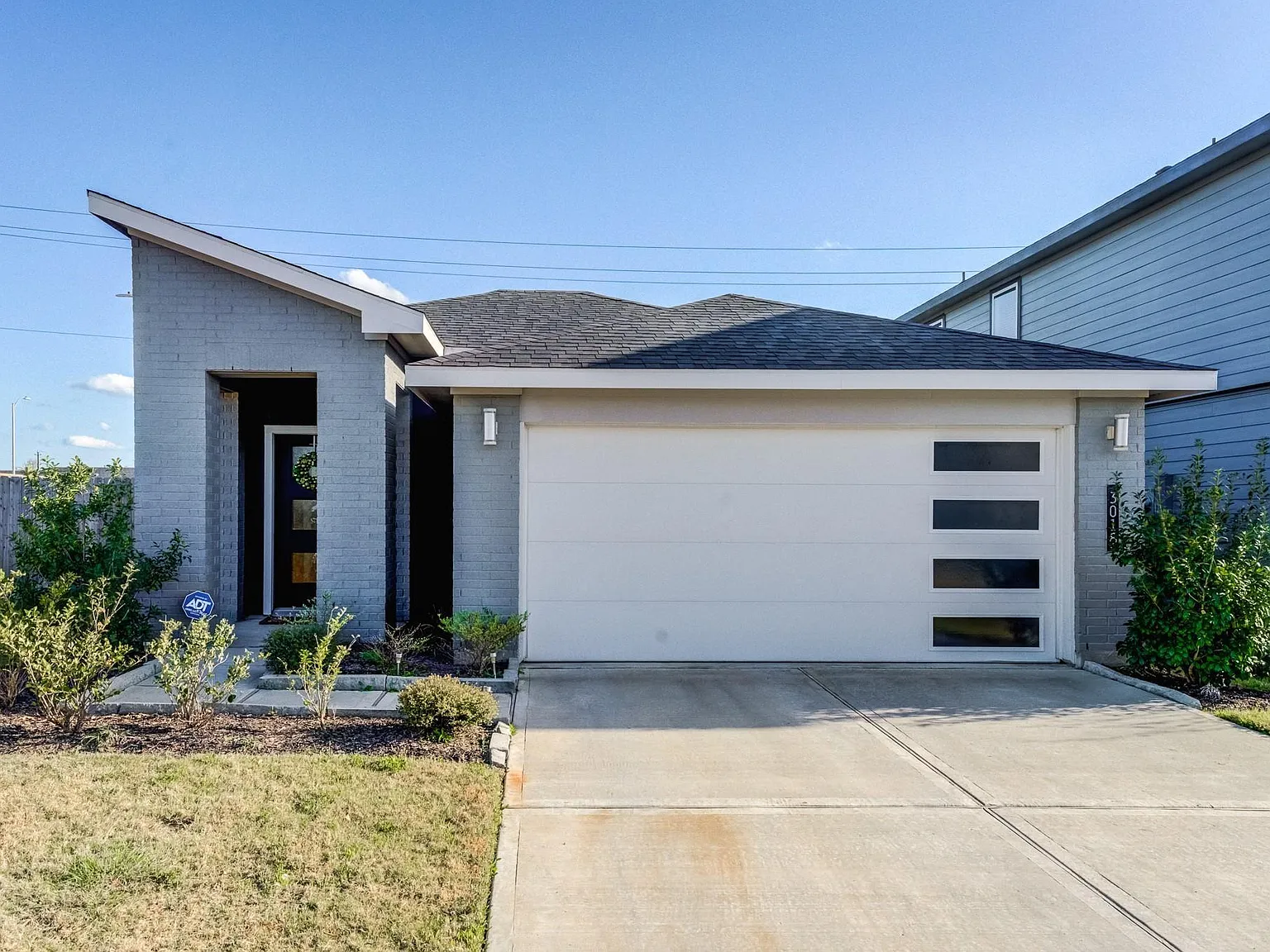 3 bed, 2.0 bath, 1488 sqft, $2,300 — Photo 1