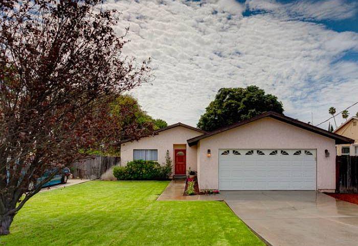 424 East Cherry, Front