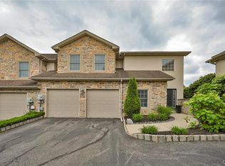 8 Tamarack Ct, Easton, PA 18040