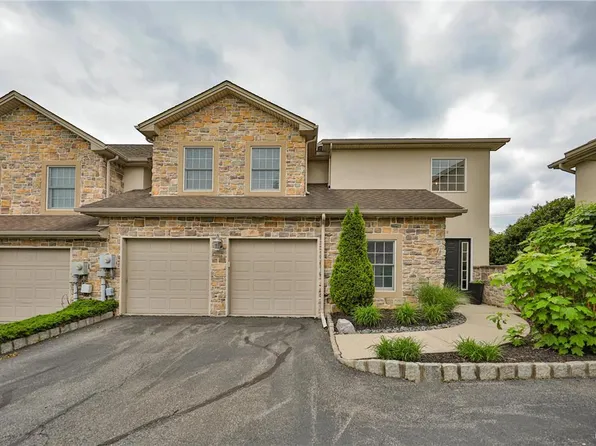 8 Tamarack Ct, Easton, PA 18040