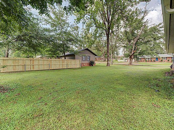 3rd image of 1703 Magnolia Rd