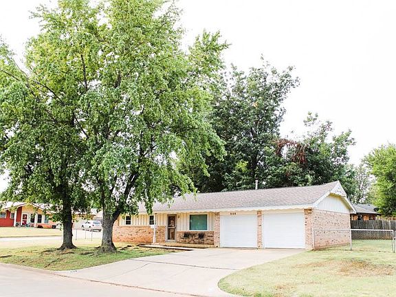2nd image of 808 Hillcrest Dr