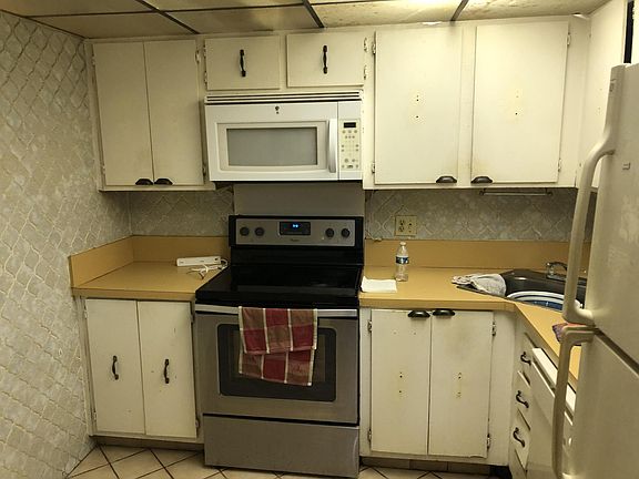 5th image of 3002 NE 5th Terrace NE #210-B
