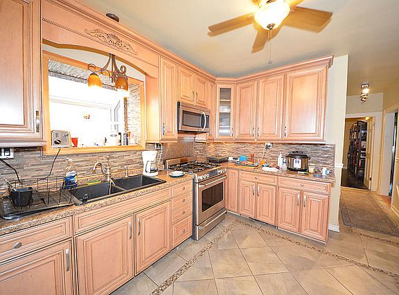 3rd image of 6733 N Artesian Ave