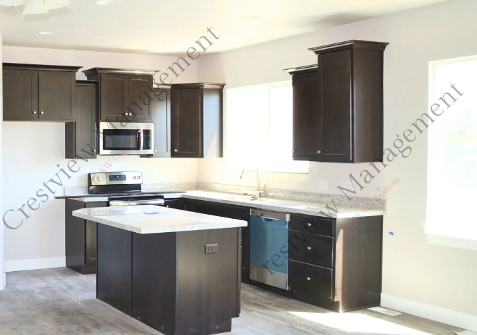 Spacious and modern 3-bedroom townhome in a quiet Provo neighborhood! — Photo 3
