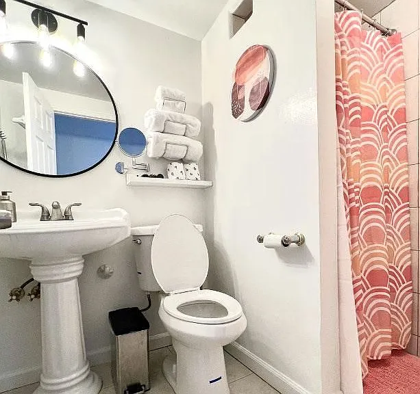 1145 Valencia Way #B — Photo 4