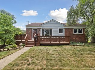 31021 Hathaway St, Livonia, MI 48150