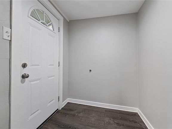 5th image of 303 Navasota St