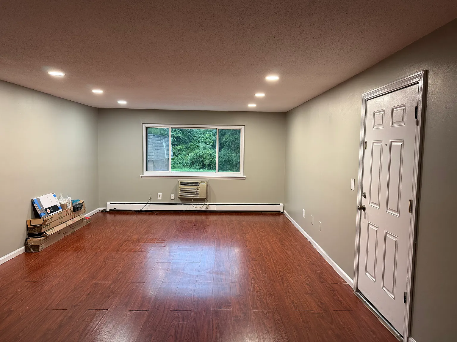 2 bed, 1150 sqft, $1,750 — Photo 1