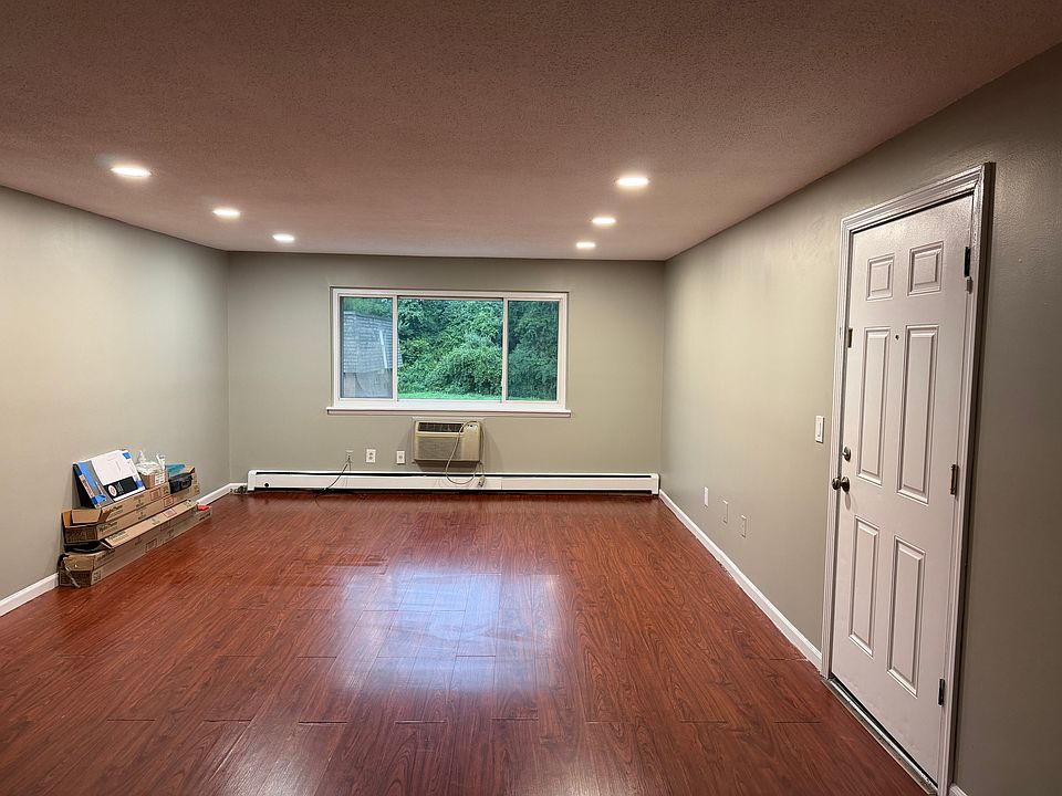 1st image of 293 High Path Rd #293