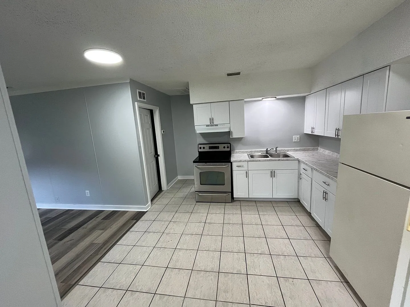 Spacious 1BR/1BA Duplex in North Dade City Near the Withlacoochee River! — Photo 2