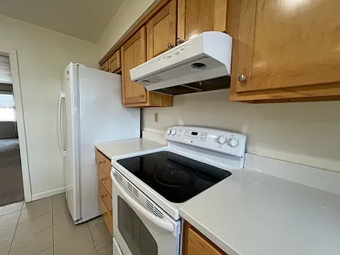 Eat-in Kitchen Note: Photos are of 3015 Luxembourg Unit A. Same model/layout as 3021 Luxembourg.