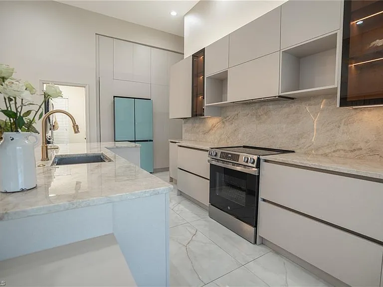 7712 Citrus Hill Ln — Photo 12