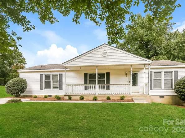 6010 Amberly Ln, Charlotte, NC 28213