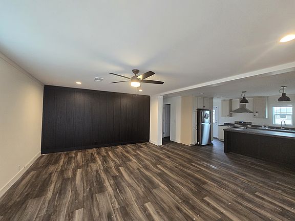 3rd image of 105 Goldwater Dr #441