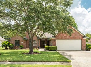203 Indian Warrior Trl, Lake Jackson, TX 77566