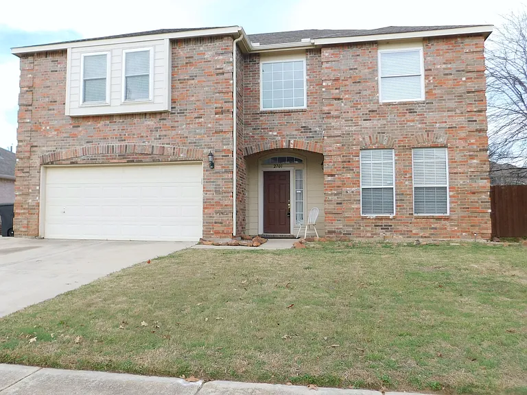 2701 Clark Dr — Photo 3