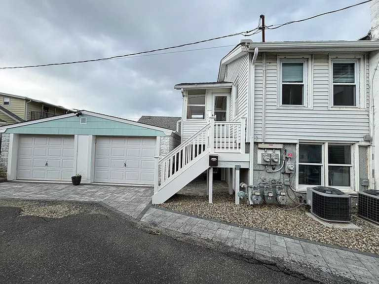 1704 B St #C — Photo 14