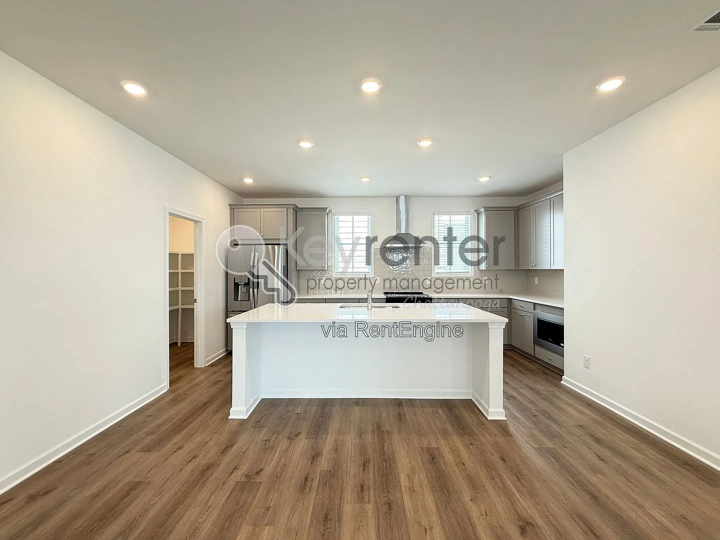 3 bed, 3.0 bath, 2406 sqft, $3,190 — Photo 4