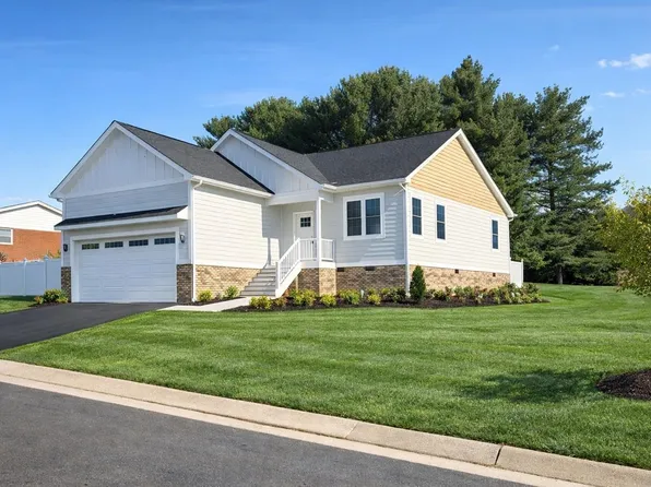 116 Fox Hill Dr, Staunton, VA 24401