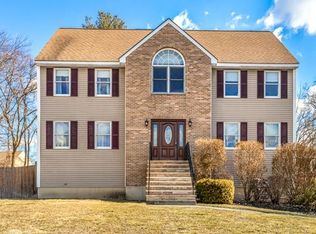 2 Derryfield Ave, Burlington, MA 01803
