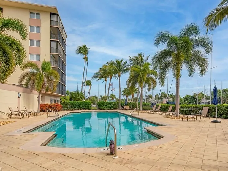 2170 Gulf Shore Blvd N #51W — Photo 7