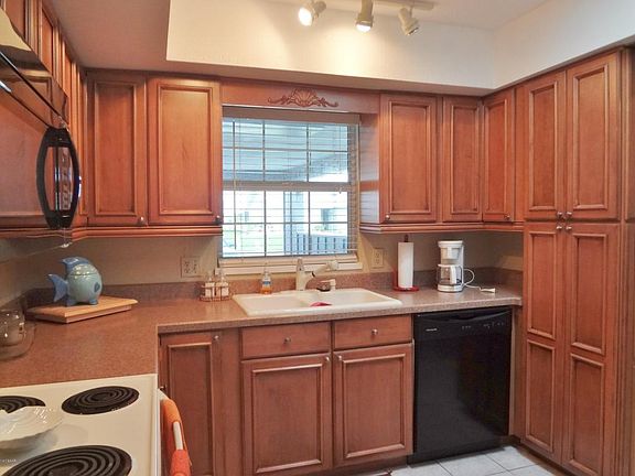 4th image of 1115 Harbour Point Dr