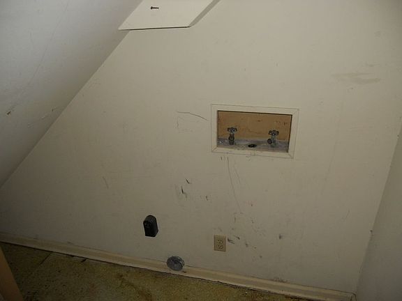5th image of 1109 Deesport St APT D