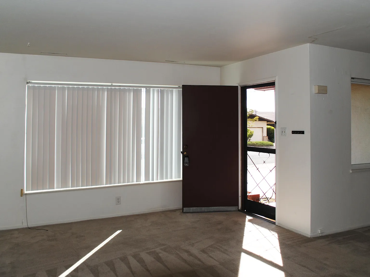 3 bed, 1203 sqft, $4,200 — Photo 3