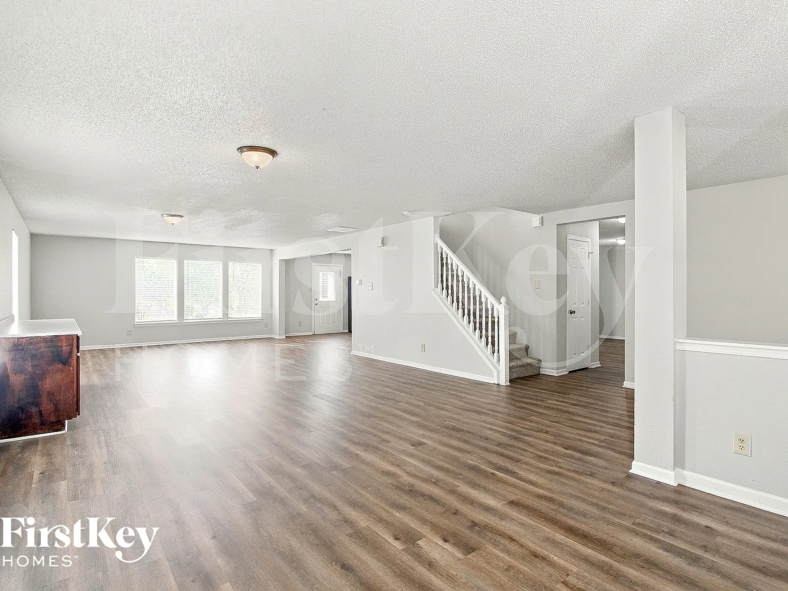 4 bed, 2.5 bath, 3402 sqft, $1,965 — Photo 3