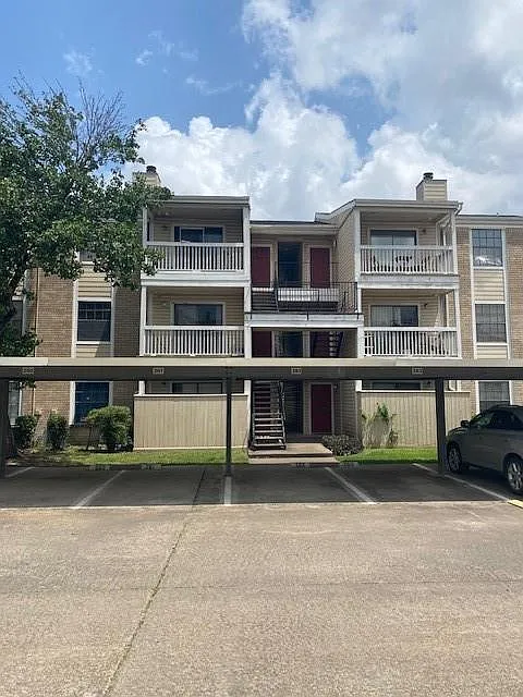 2 bed, 1.0 bath, 796 sqft, $1,075 — Photo 2
