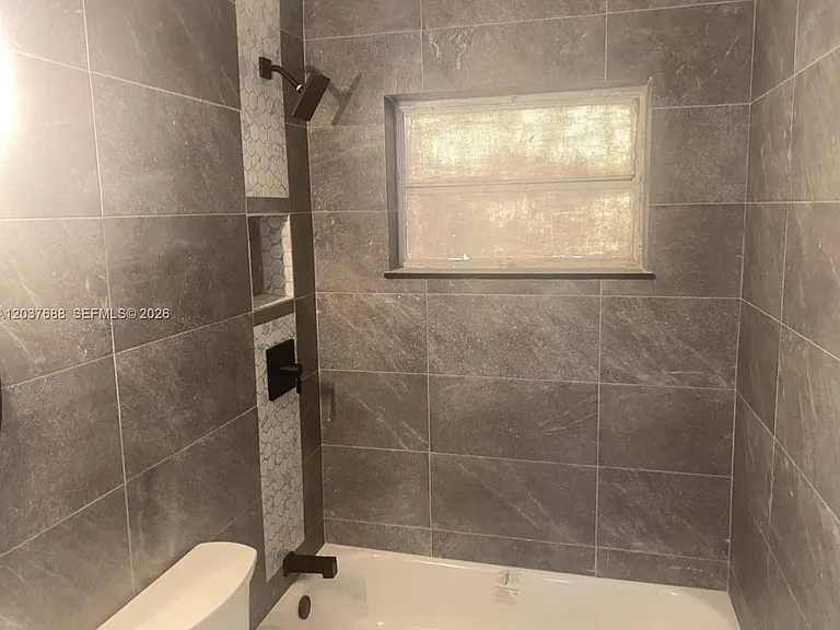 1700 SW 69th Ter — Photo 6