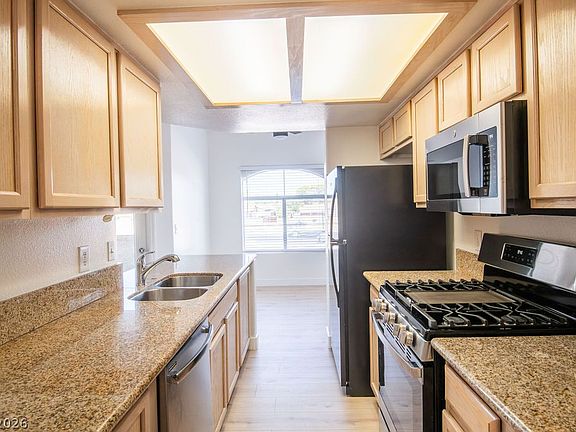 5th image of 2975 Bluegrass Ln APT 524