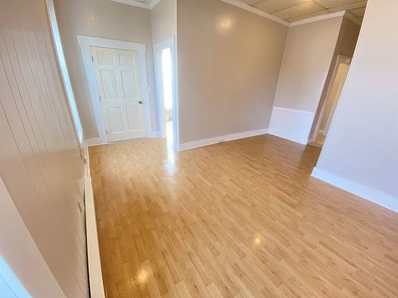 2nd image of 4830 Columbus St #2