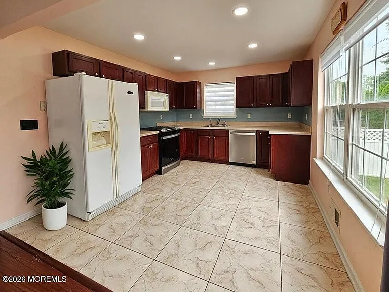50 E Sedgwick St — Photo 6