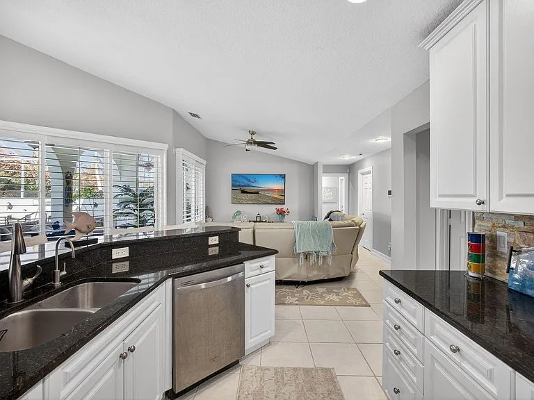 8075 SE Governors Way — Photo 12