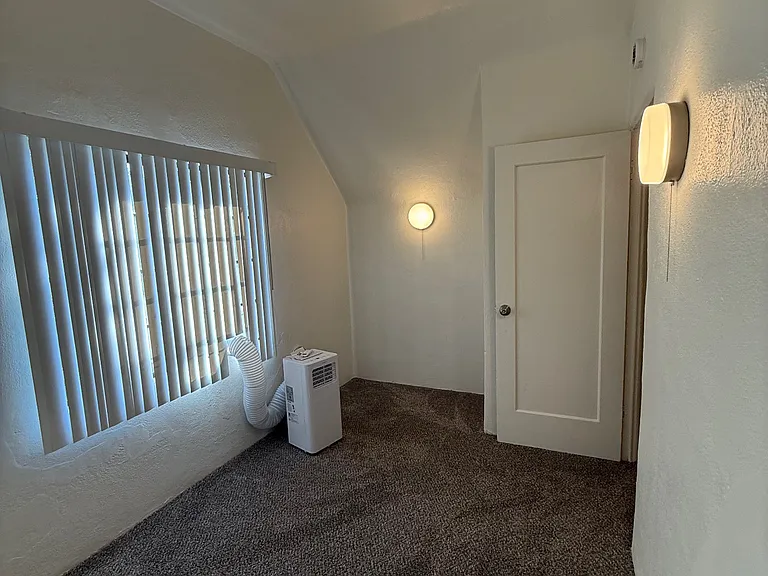 251 Hamilton St — Photo 4