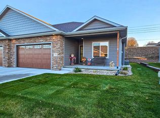 5300 Overlook Ln, Sioux City, IA 51106