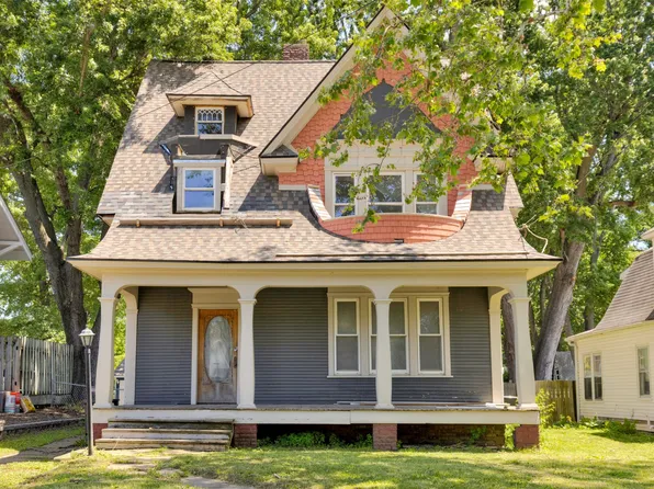 1367 E 9th St, Des Moines, IA 50316