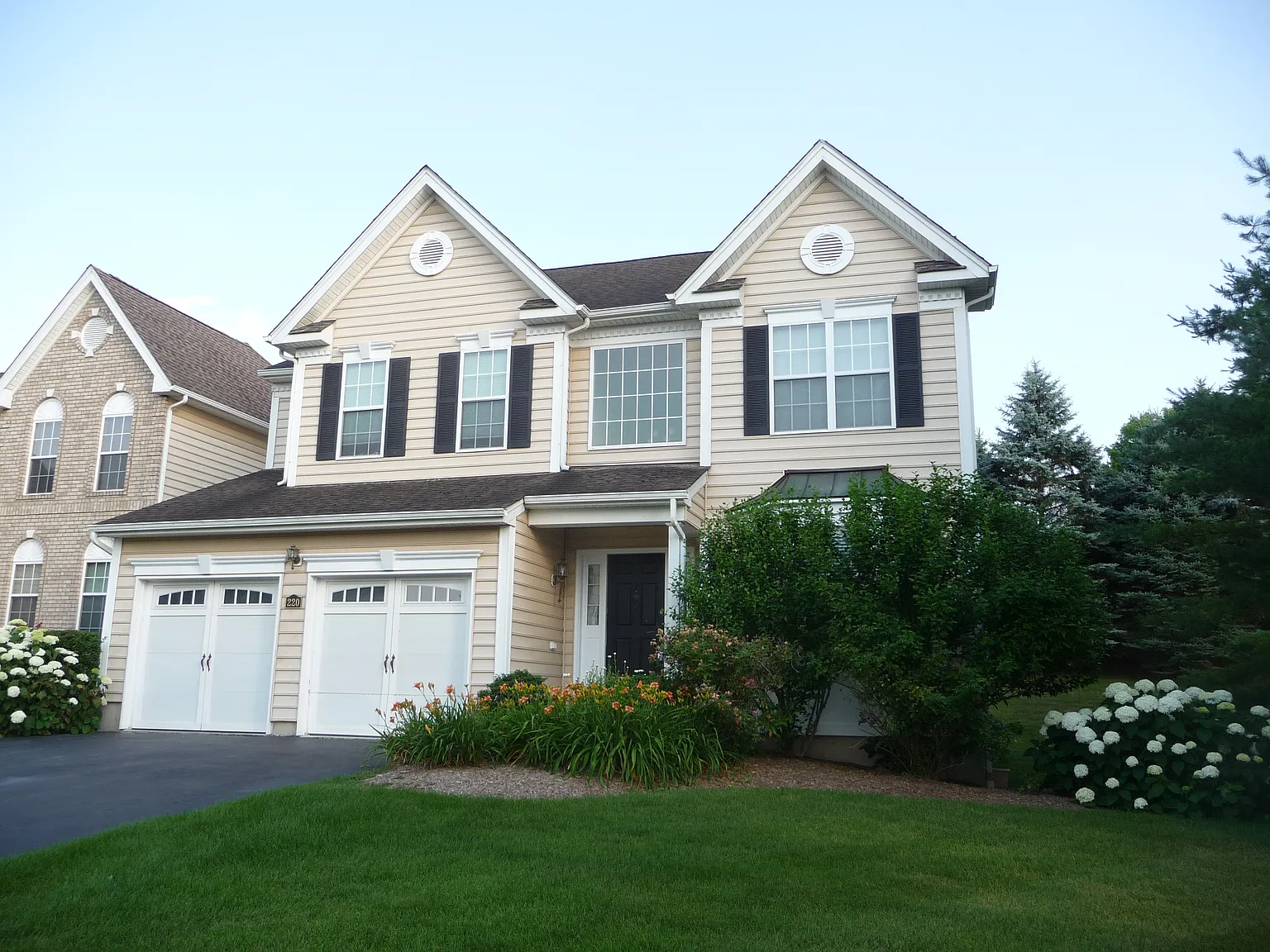 4 bed, 3.5 bath, 2719 sqft, $4,500 — Photo 2