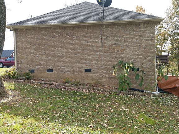 3rd image of 308 Shelby Cir