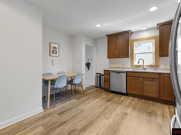 5th image of 1112 Marsh St