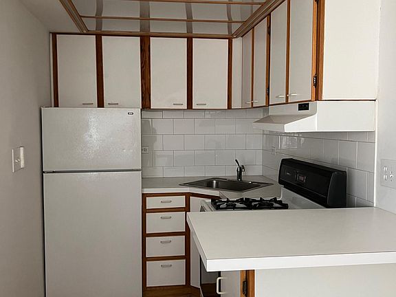 3rd image of 611 W Patterson Ave #315