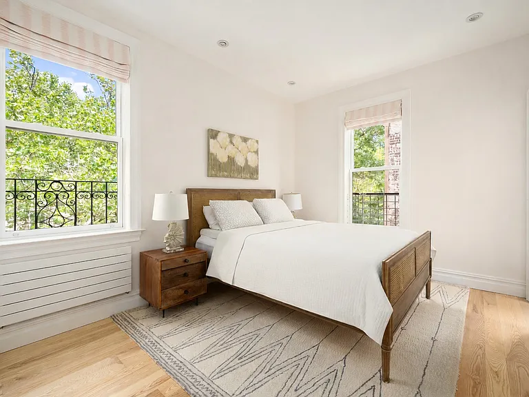 582 2nd St #4 — Photo 7