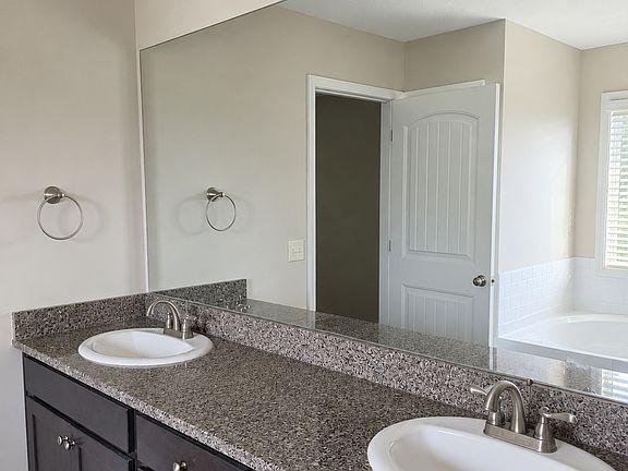 5th image of 4828 Wisteria Ln